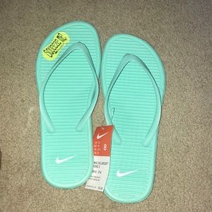 Nike solar soft flip flops